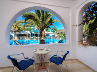 Zephyros Hotel Santorini