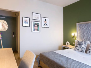 Zeus Essence Bucharest Central