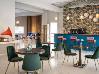 Zoe Hotel