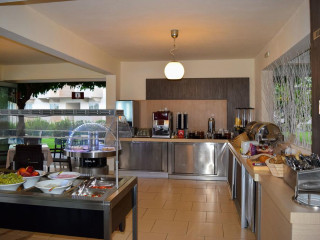 ZOES HOTEL