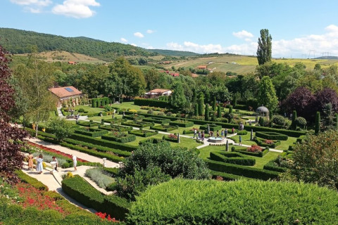 EXCURSIE 2 ZILE GRADINILE ITALIENE - PESTERA BOLII
