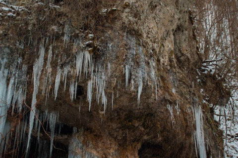 O zi cat o vacanta - Castelul Vrajitoarelor – Satul Rasturnat – Padurea Colorata – Pestera Muierilor