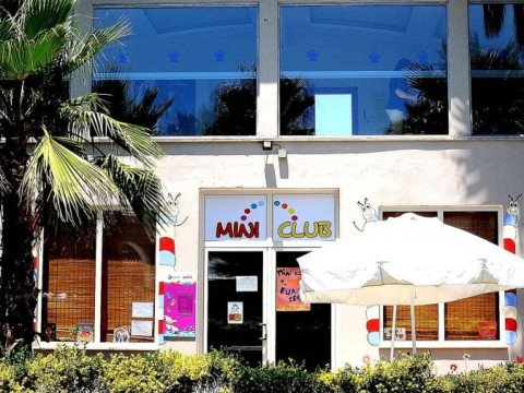 HOLIDAY GARDEN RESORT