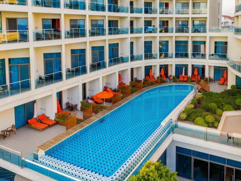Commodore Elite Suites