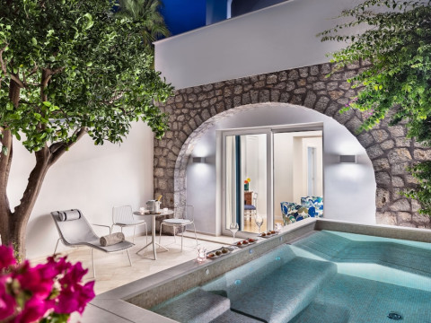 Pazziella Garden  Suites