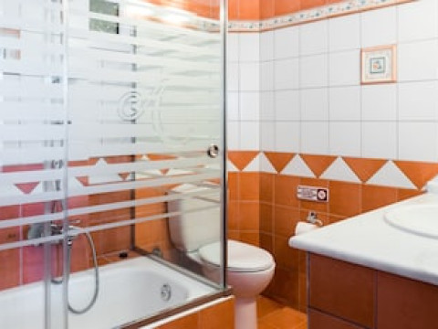 ANDREOLAS LUXURY SUITES