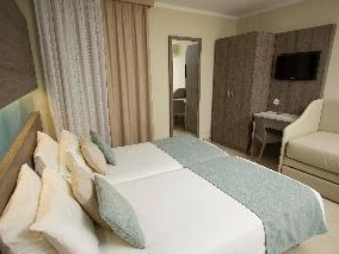 115 THE STRAND HOTEL amp; SUITES