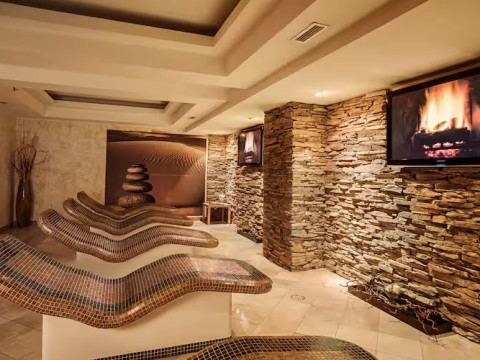 HILTON