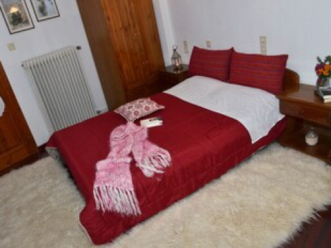 TO BALCONY TIS AGORIANIS