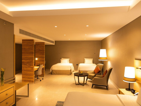 GRAND COSMOPOLITAN HOTEL