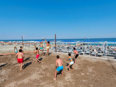 SAILORS BEACH CLUB