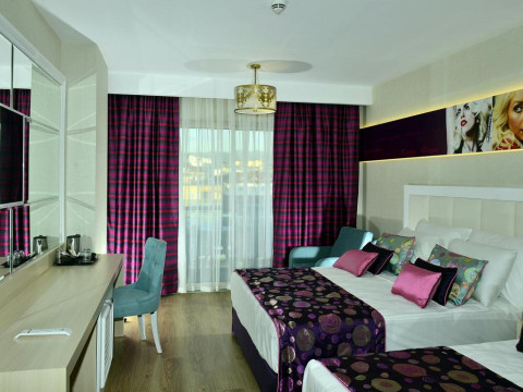 AZURA DELUXE RESORT HOTEL & SPA