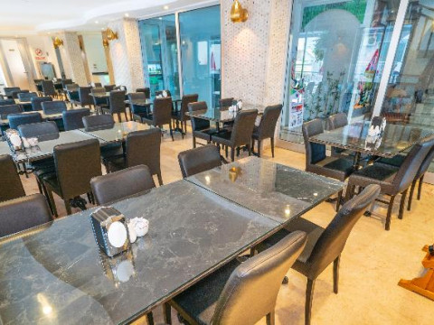 Kleopatra Celine Hotel
