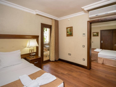 Latanya Park Resort