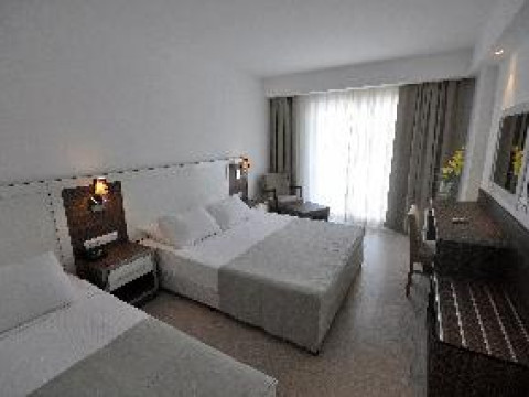CLUB SHARK HOTEL