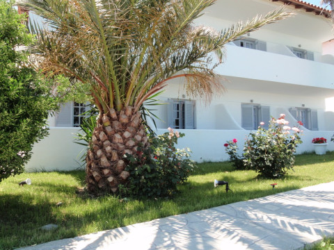 White Suites Resort