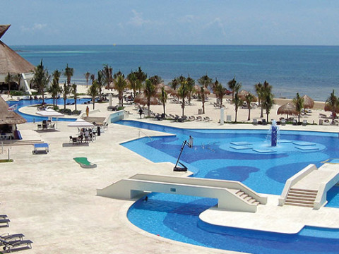 BlueBay Grand Esmeralda