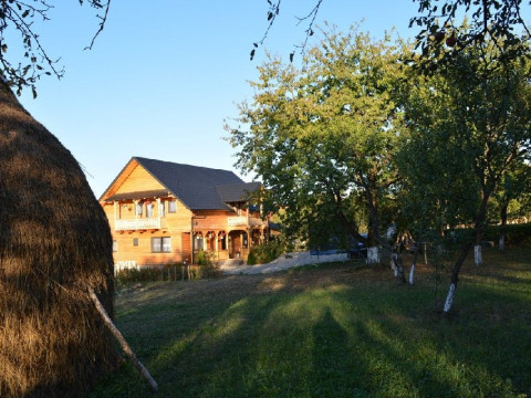 CASA MARAMURESEANA LARISA