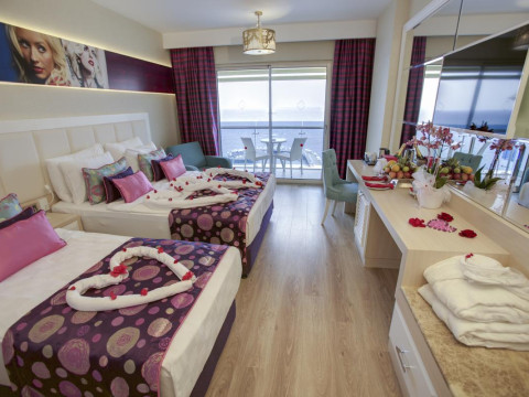 AZURA DELUXE RESORT HOTEL & SPA