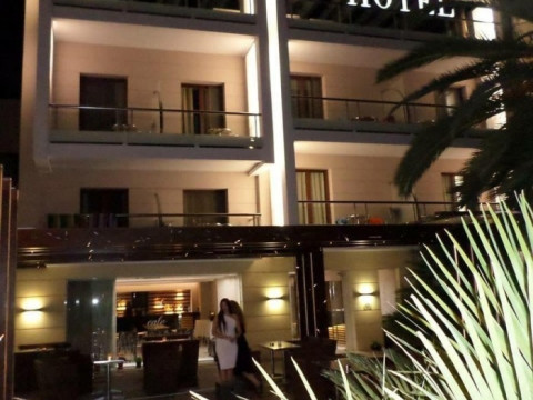 DEVES HOTEL
