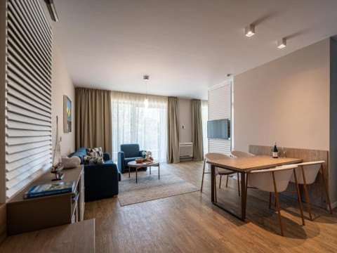ROMANCE FAMILY SUITES