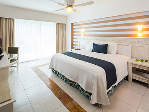 BlueBay Grand Esmeralda