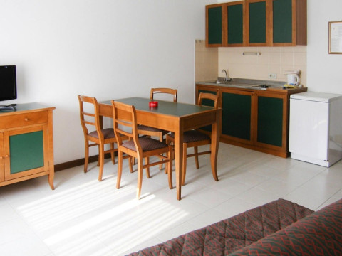 APARTMENT IN GARDA NEAR SHOPPING