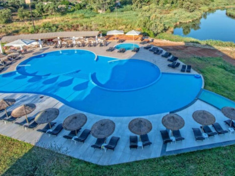 Ninos Laguna Holiday Resort