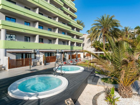 LIVVO Anamar Suites