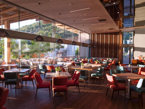 Maestral Resort & Casino