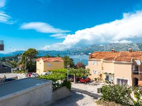 APARTMENTS AND ROOMS CINA