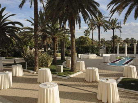 Las Arenas Balneario Resort