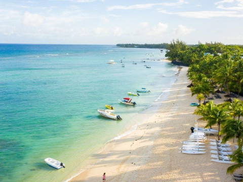 VICTORIA BEACHCOMBER RESORT & SPA