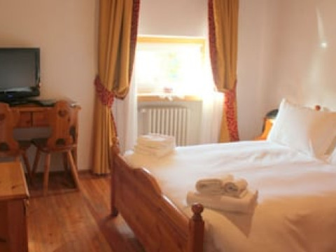 HOTEL ROYAL