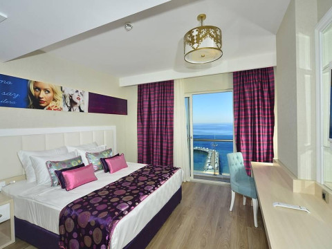 AZURA DELUXE RESORT HOTEL & SPA