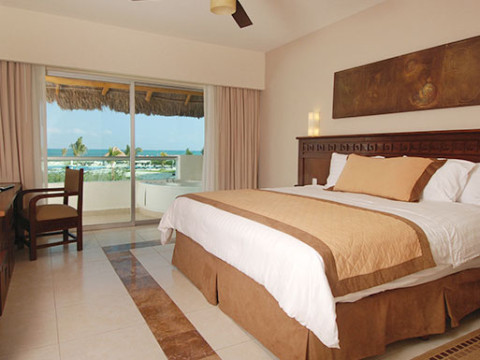 BlueBay Grand Esmeralda