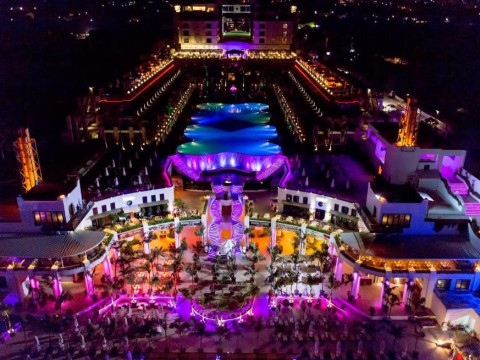 Cratos Premium Hotel