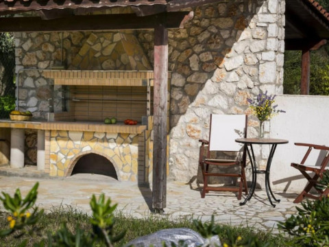 ROSE VILLA IN SVORONATA