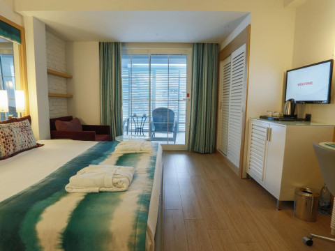 LONG BEACH RESORT  SPA