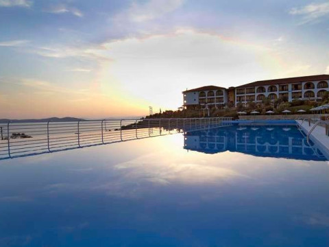 Akrathos Beach Hotel