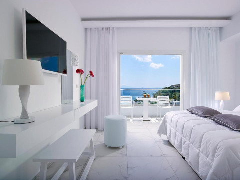 Dimitra Beach Hotel & Suites