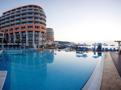 Azalia (St.Constantin:E) 4*