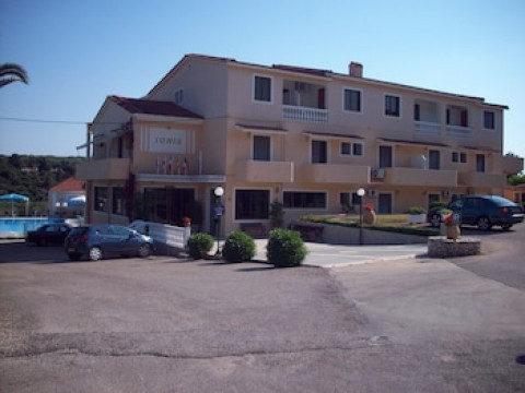 IONIS HOTEL
