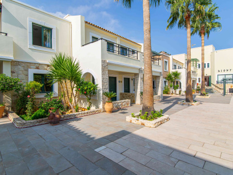 Dionysos Apartments 
