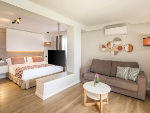 LIVVO Anamar Suites