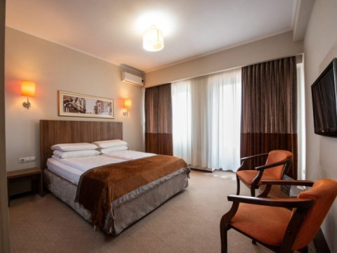 HOTEL AMBASADOR.