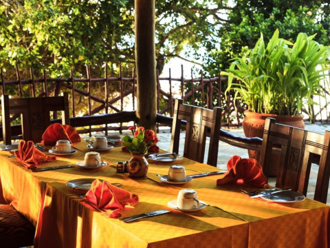 Baobab Beach Resort & Spa and Safari Tsavo Explorer RO