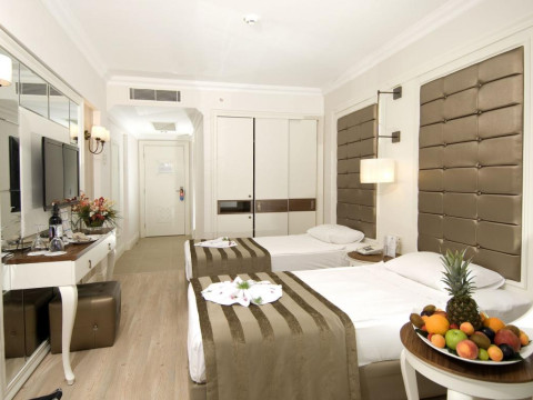 AYDINBEY FAMOUS RESORT