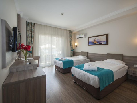 CRYSTAL AURA BEACH RESORT & SPA