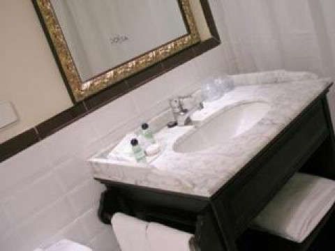 AD HOC MONUMENTAL HOTEL